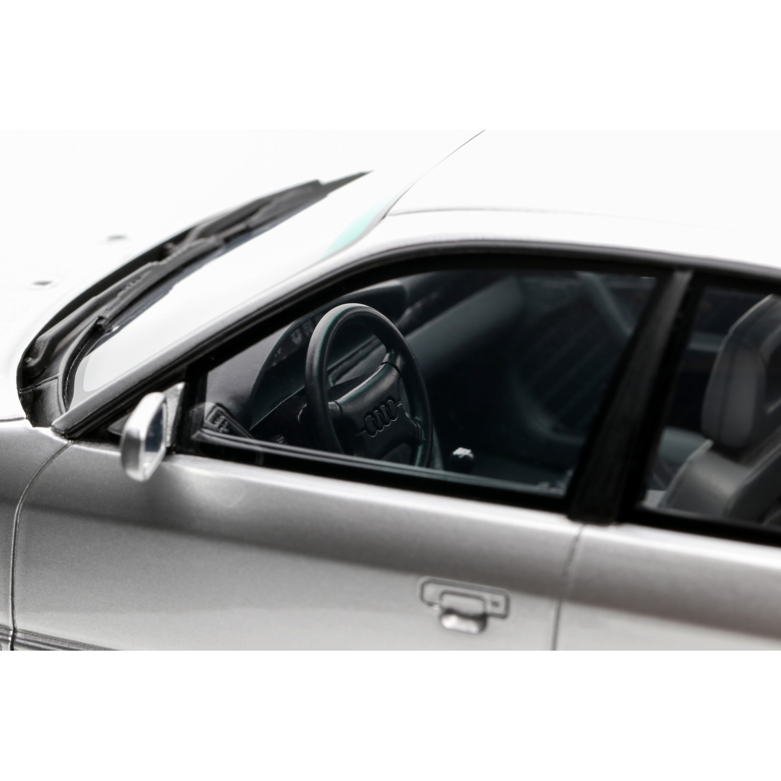 Audi S4 (C4) 4.2 V8 Crystal Silver C6 1993