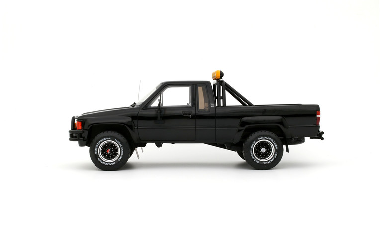 Toyota Hilux SR5 Glossy Black 202 1985