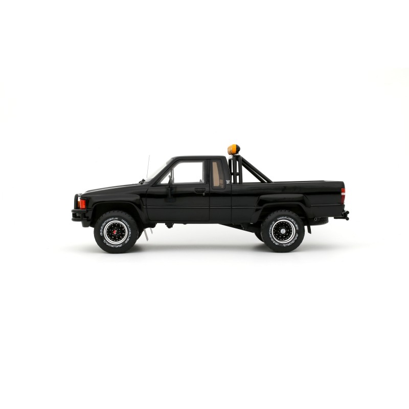Toyota Hilux SR5 Glossy Black 202 1985