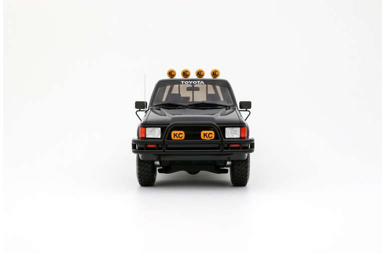 Toyota Hilux SR5 Glossy Black 202 1985