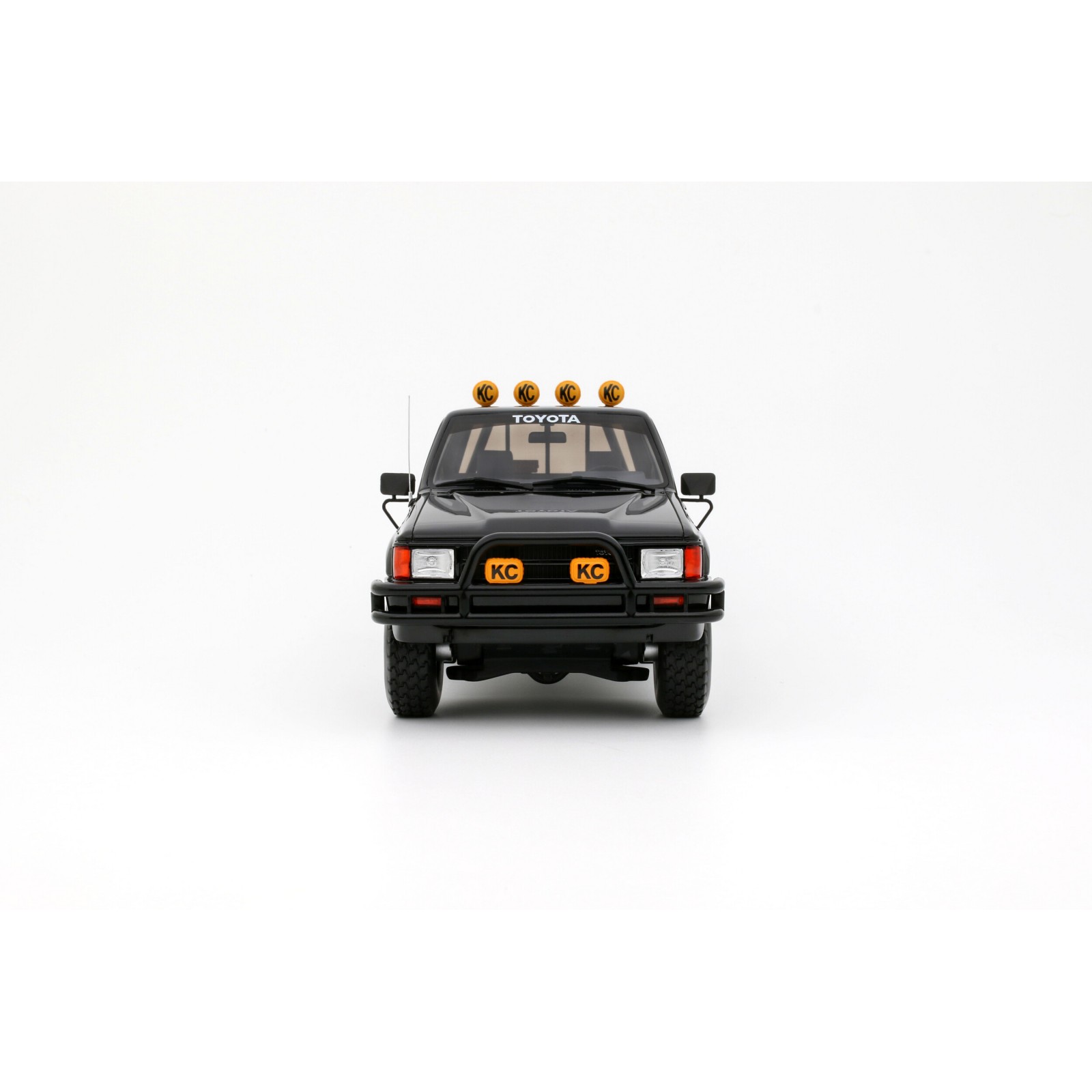 Toyota Hilux SR5 Glossy Black 202 1985