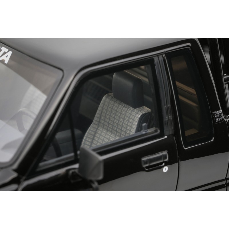 Toyota Hilux SR5 Glossy Black 202 1985