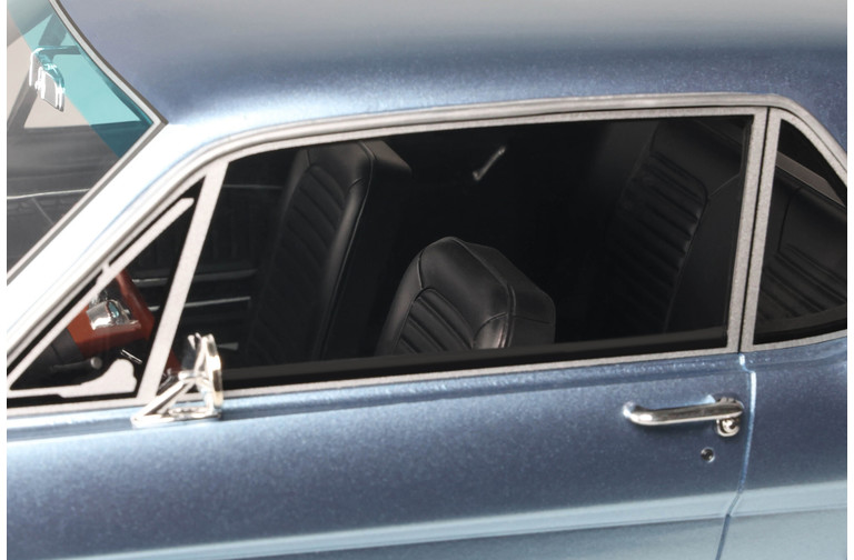 Ford Mustang V8 Hardtop Silver Blue Pony 1965