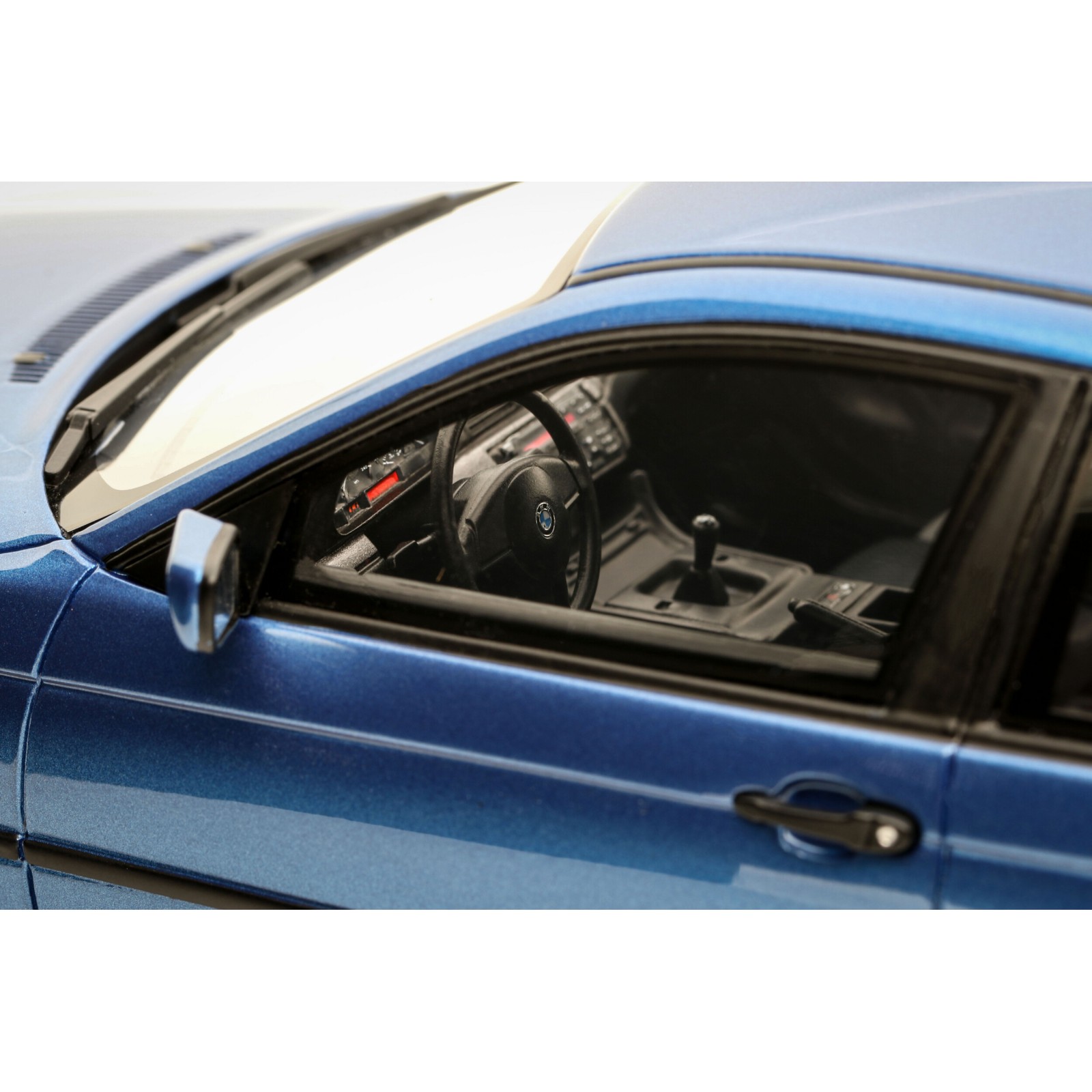 BMW E46 318 ti Compact Estoril Blue 2002