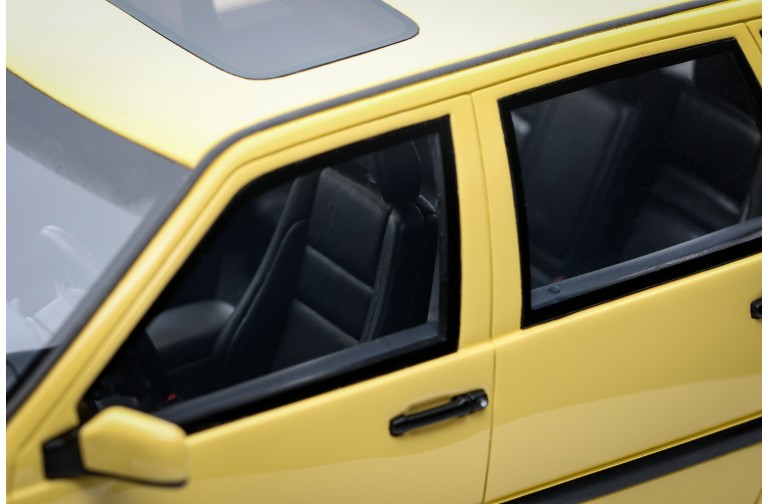 Volvo 850 T-5R Cream Yellow 1996