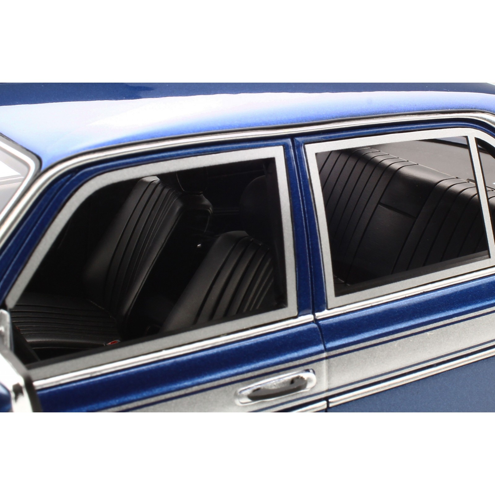 Mercedes-Benz W123 AMG Lapis Blau 1983