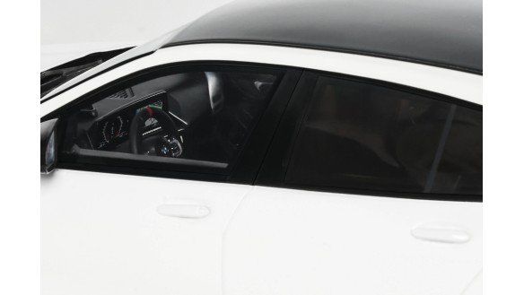 BMW M135 xDrive Alpine White solid 2024