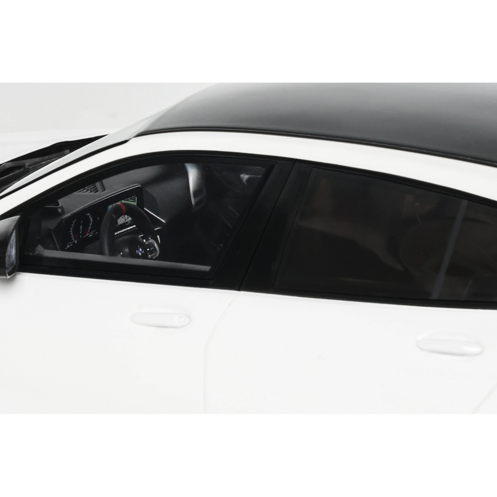 BMW M135 xDrive Alpine White solid 2024