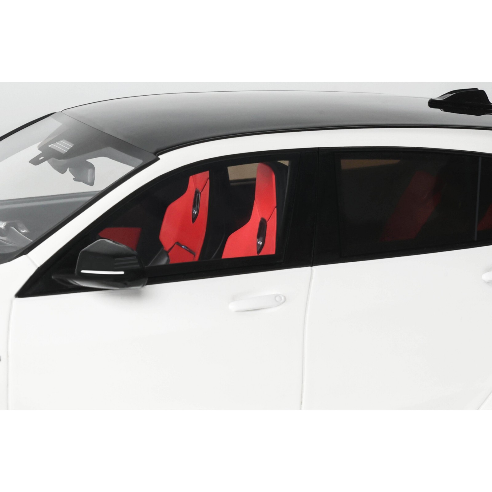 BMW M135 xDrive Alpine White solid 2024