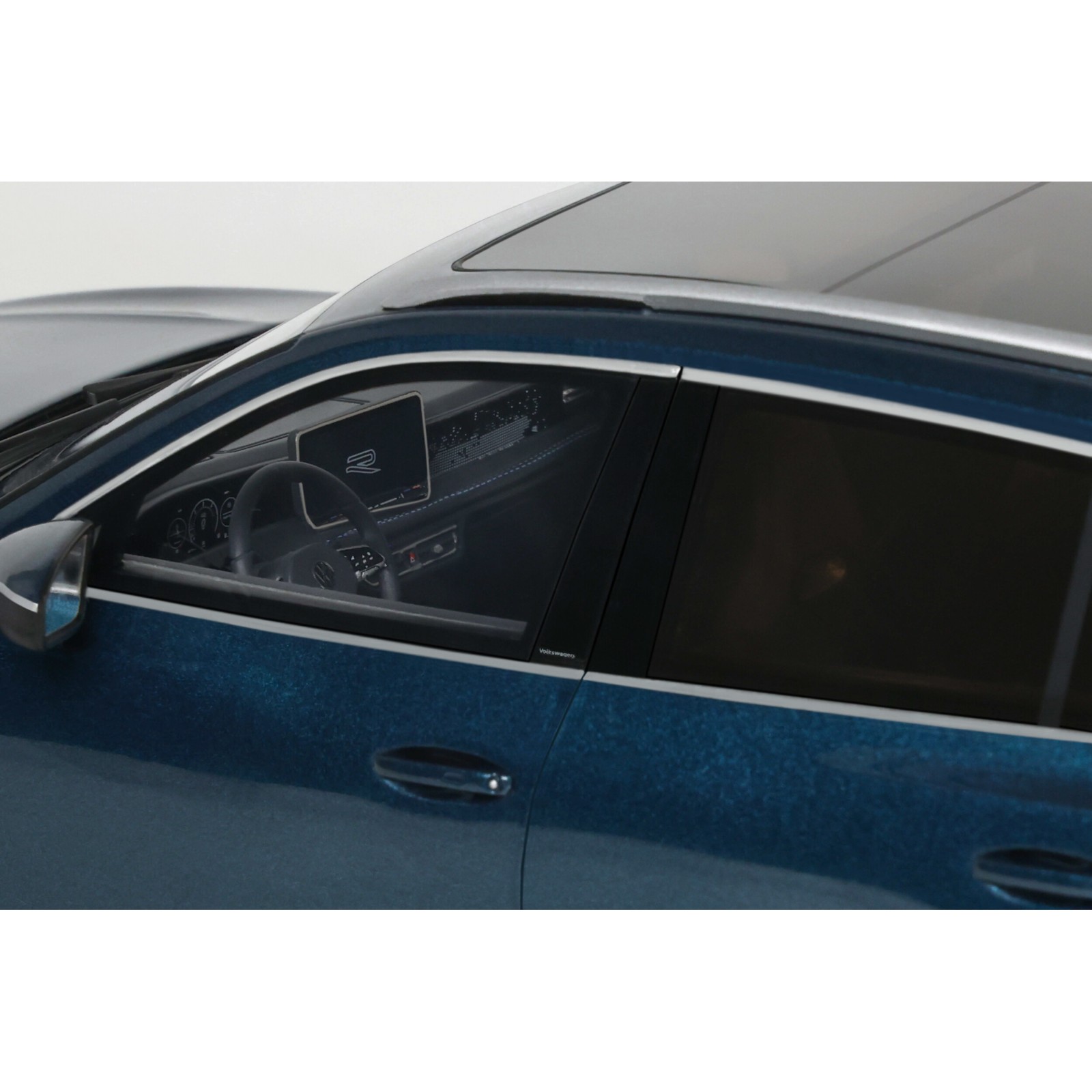 Volkswagen Tiguan e Tsi R-Line Nightshade Blue Metallic 2024