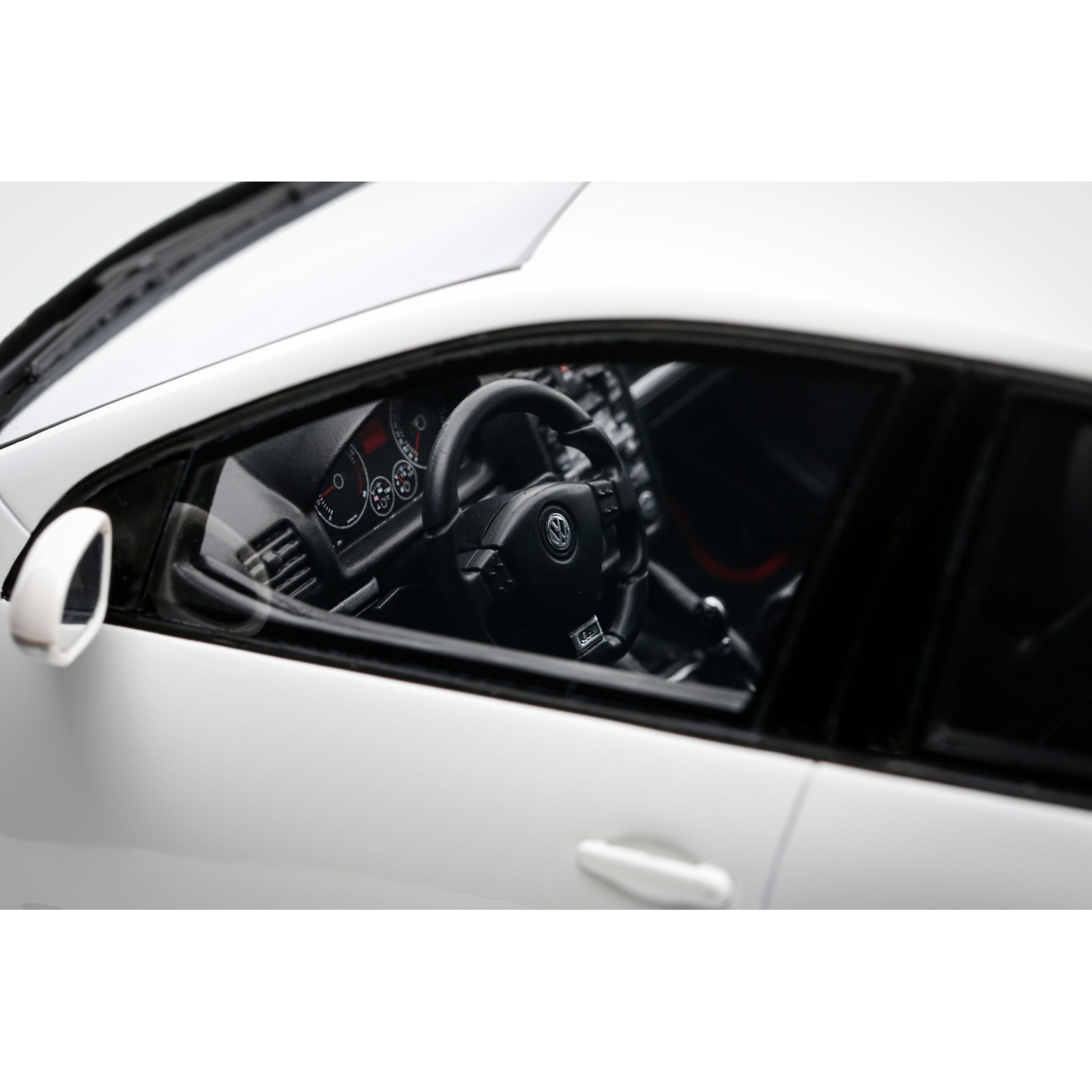 Volkswagen Golf V GTI Edition 30 Candy White LB9A 2007