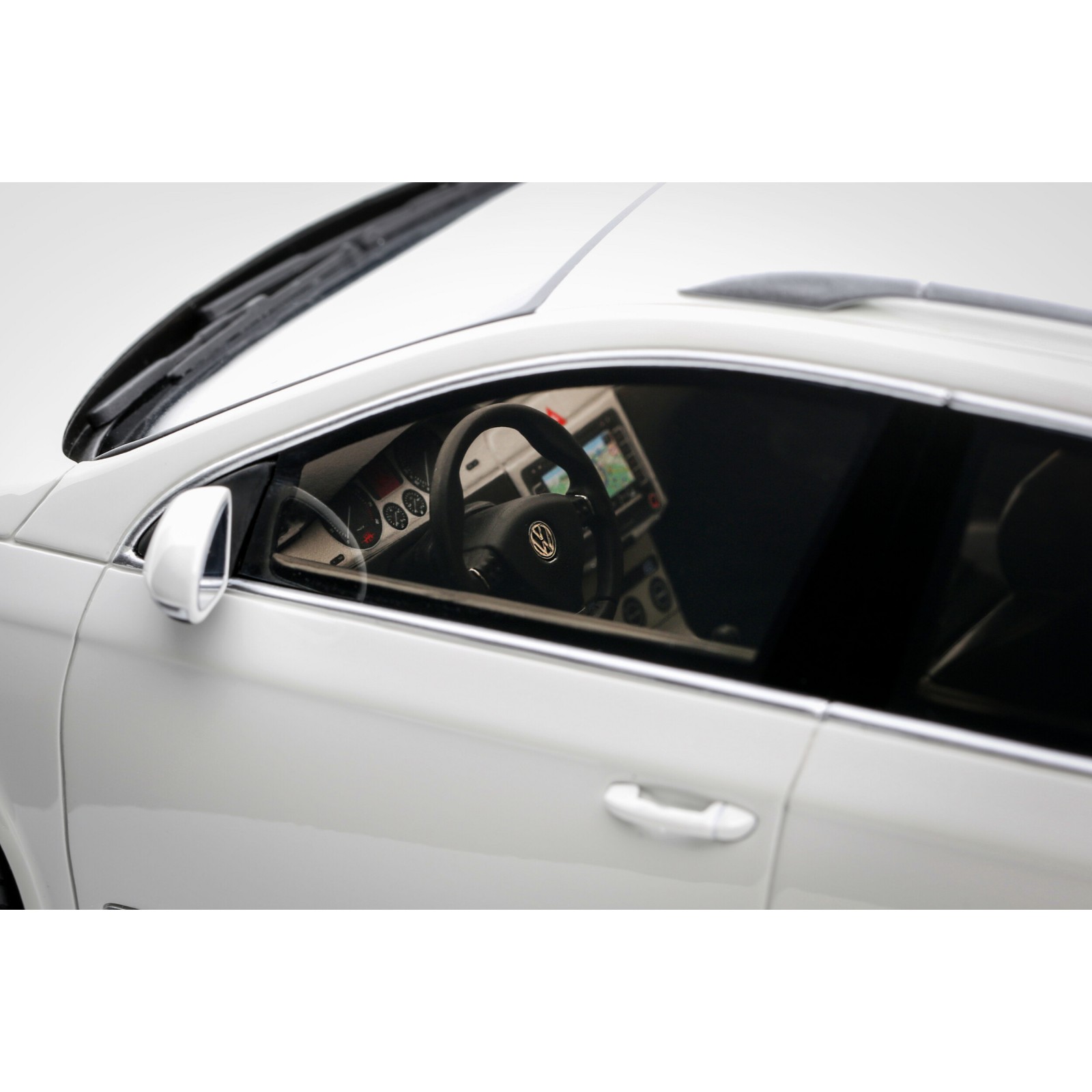 Volkswagen Passat (B6) R36 Variant Candy White 2008
