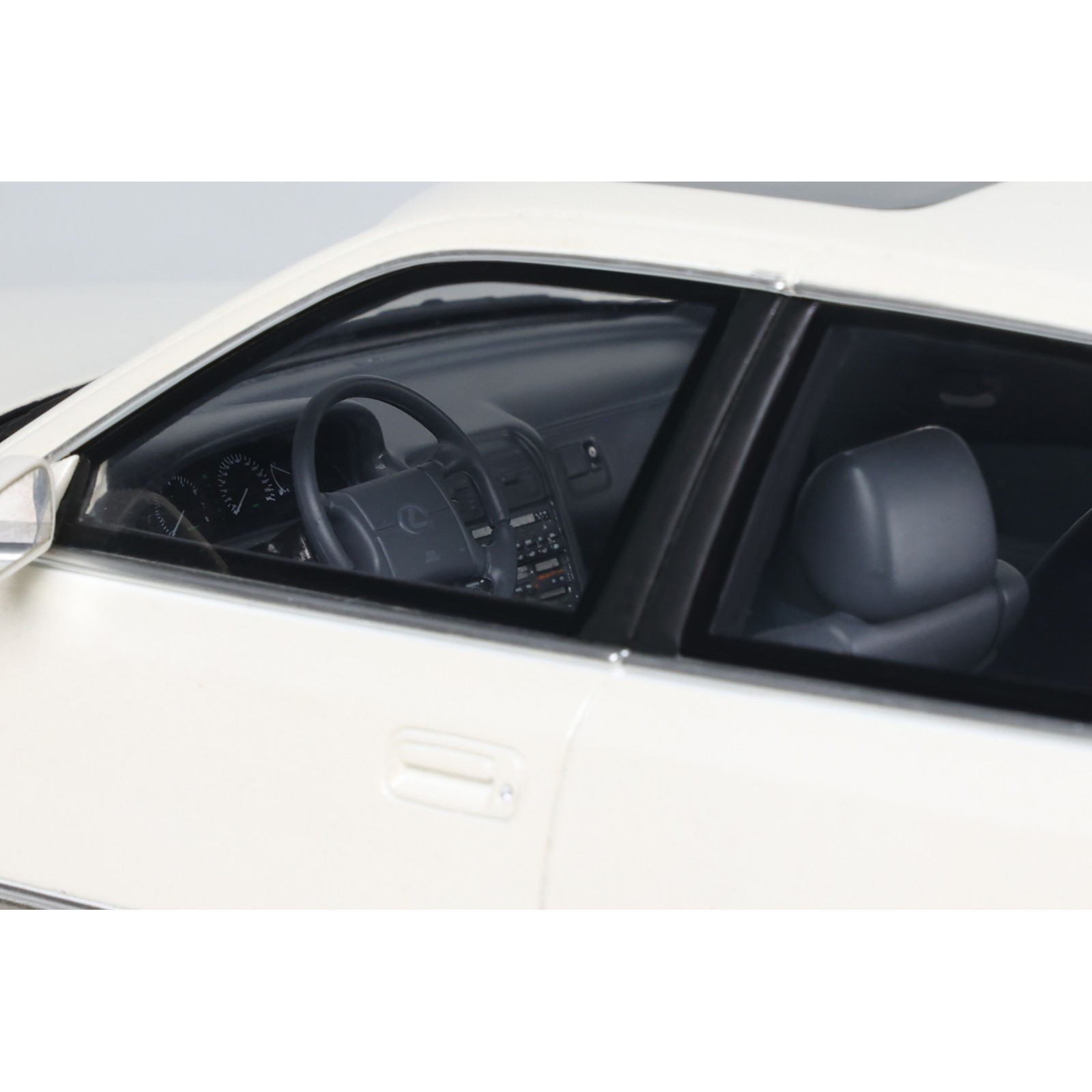 Lexus LS 400 Diamond White Pearl 051 1992