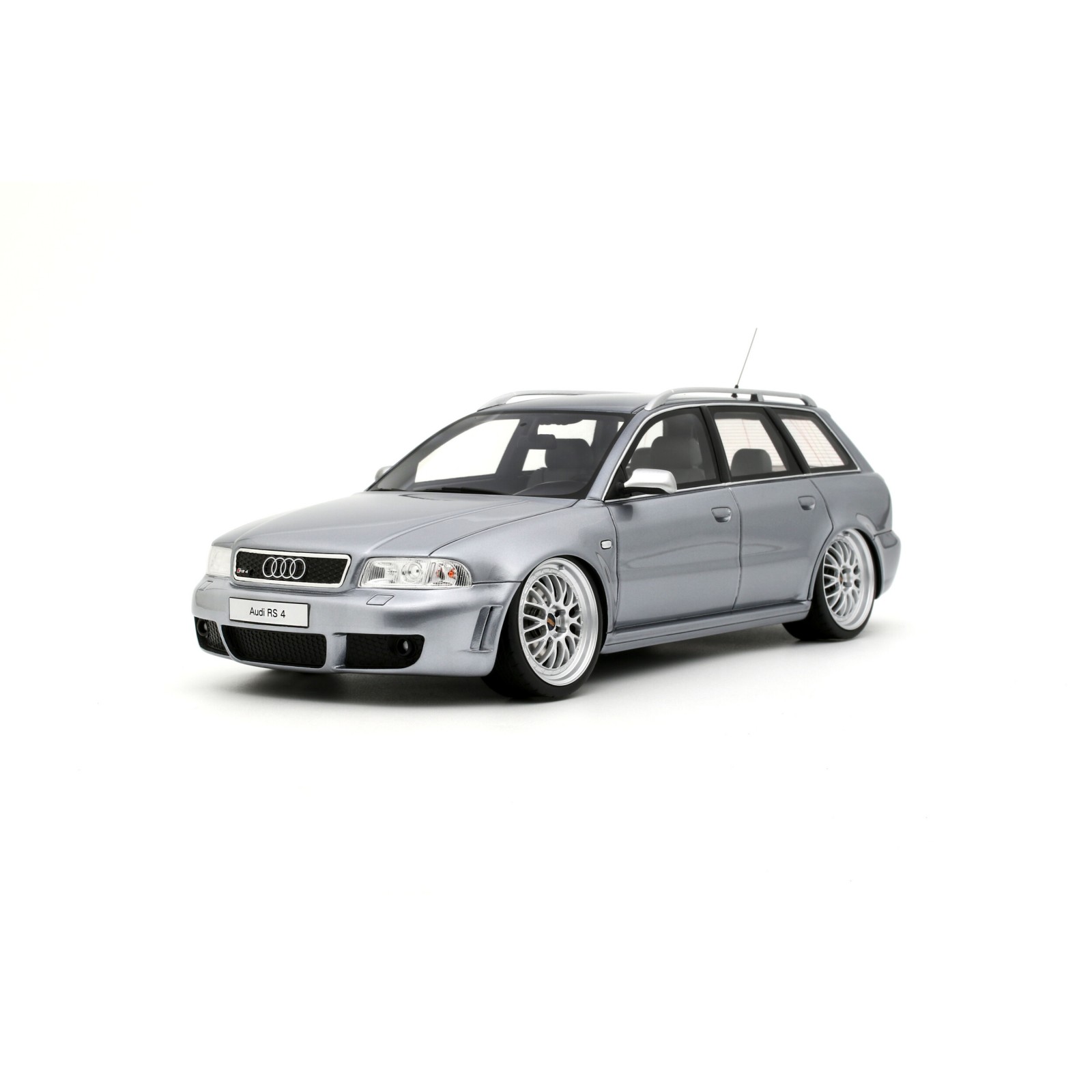 Audi RS 4 (B5) Avant "stanced" Avus Silver 2025