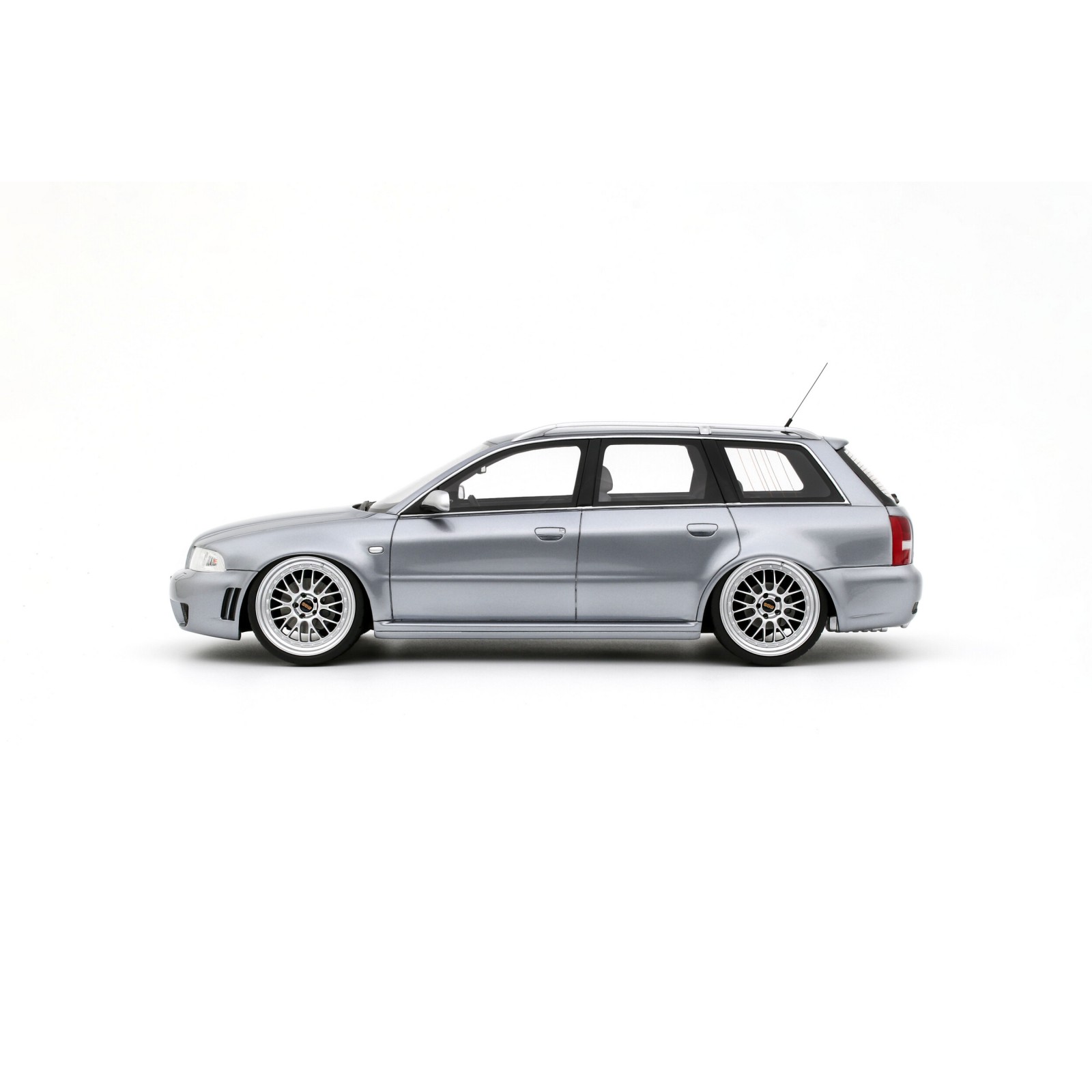 Audi RS 4 (B5) Avant "stanced" Avus Silver 2025