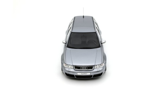 Audi RS 4 (B5) Avant "stanced" Avus Silver 2025