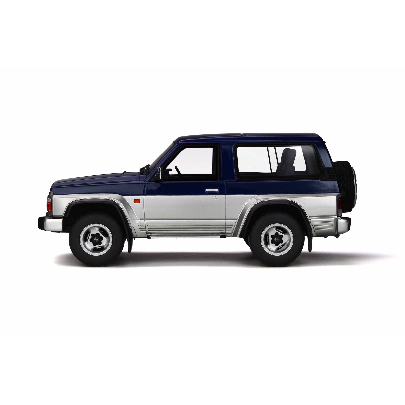 Nissan Patrol GR Blue TH1 & Silver KJ1 1992