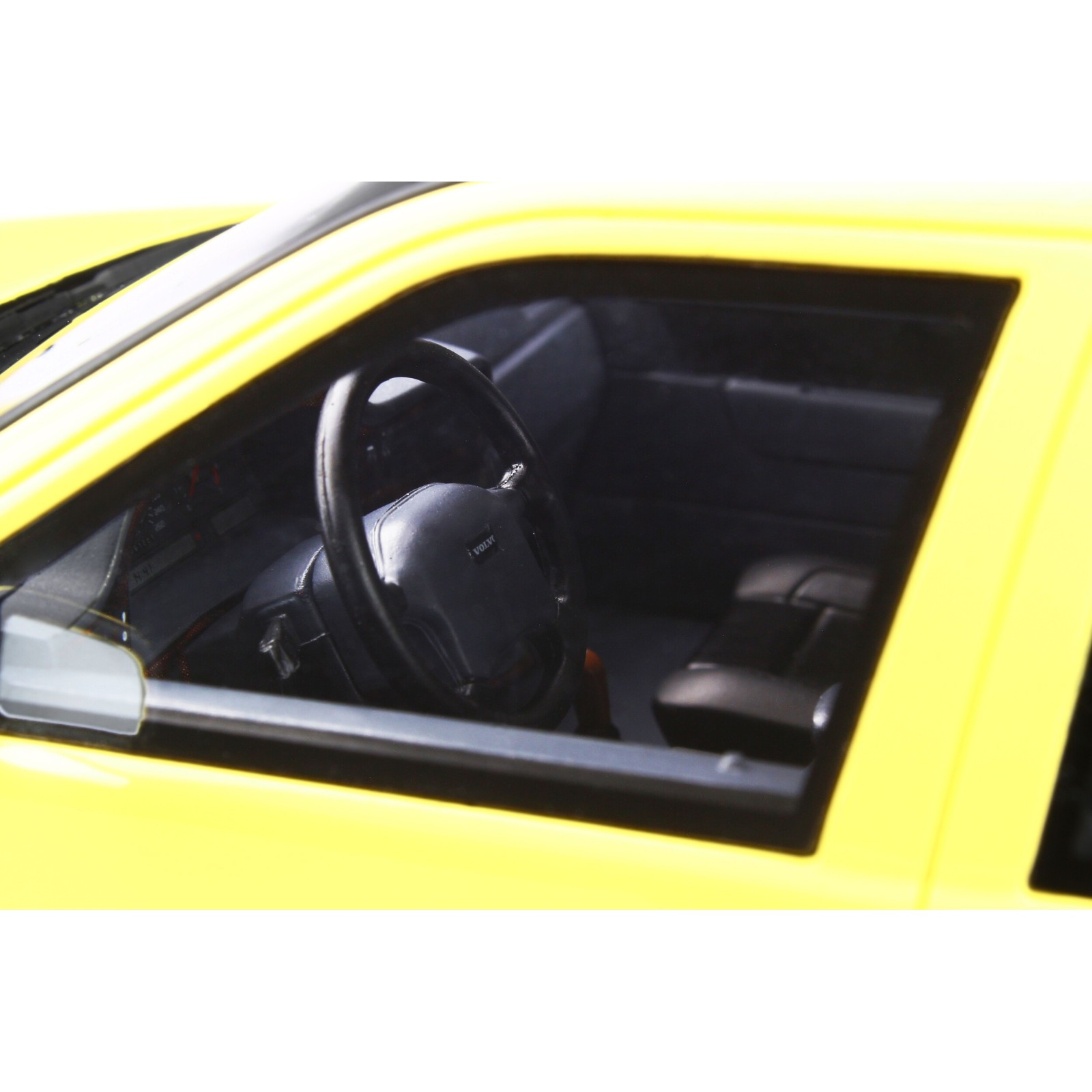 Volvo 850 T5-R Cream Yellow 1995