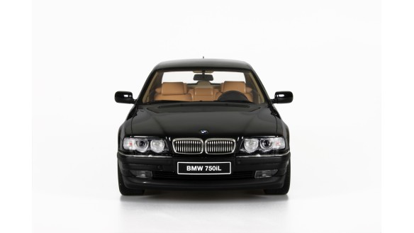 BMW E38 750 iL Schwarz II 668 1998