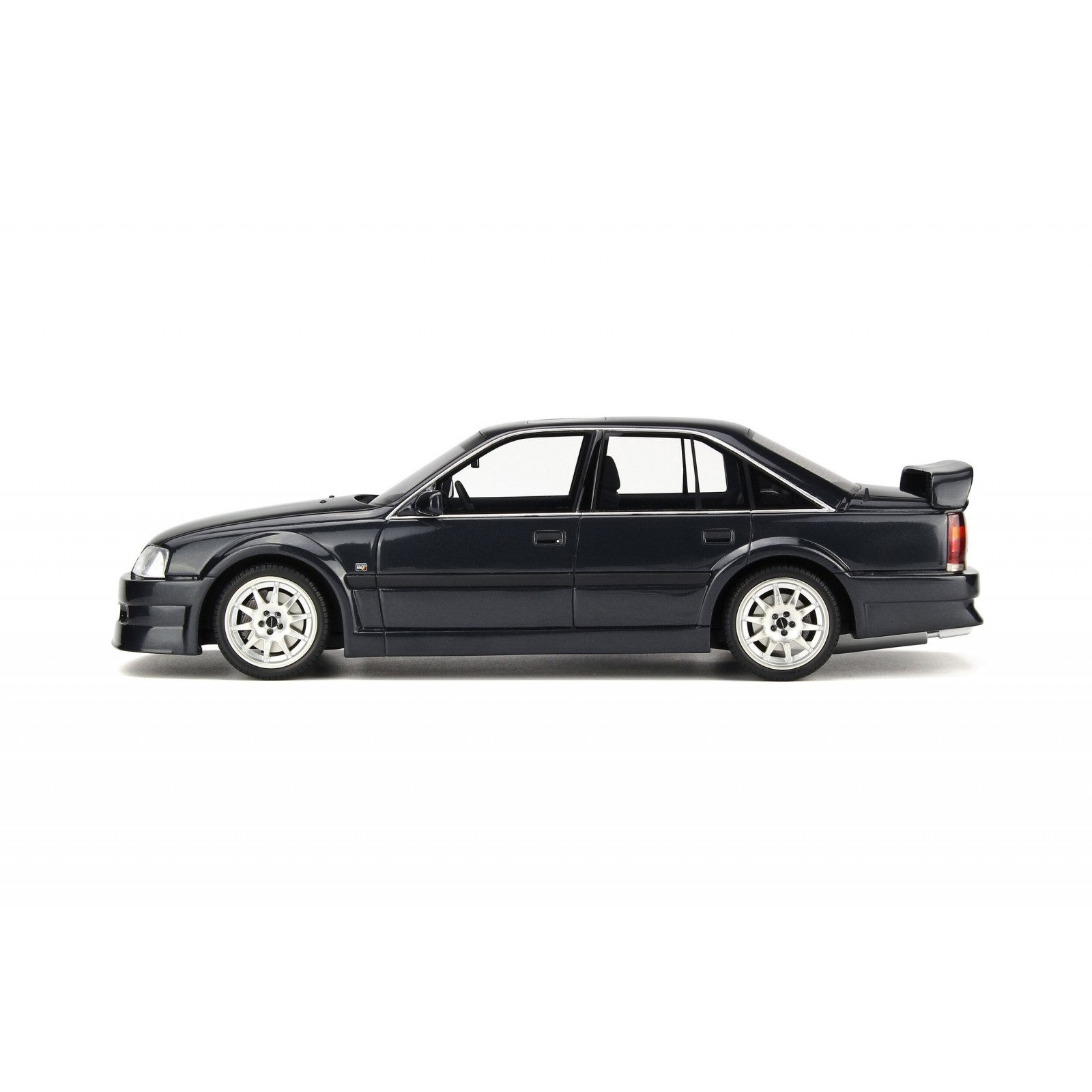 国内最安値■Otto 1/18 1990 オペルオメガ Evo 500 メタリックブラック 乗用車