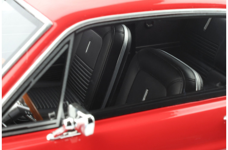 Shelby GT500 FastBack Candy Apple Red 1967