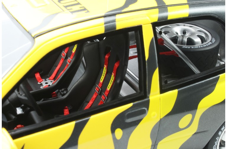 Renault Clio Maxi Présentation Zebra Black & Yellow 1995