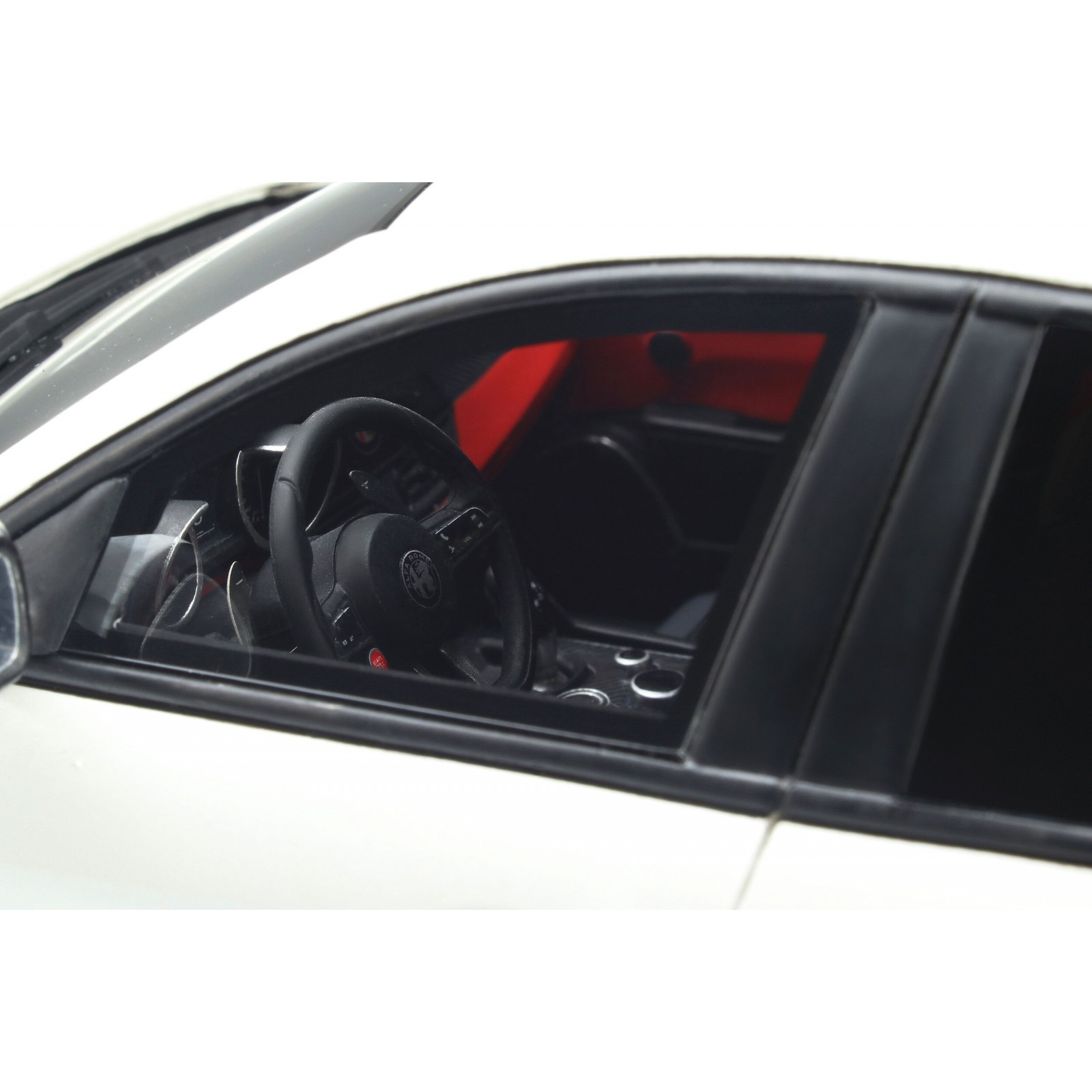 Alfa Romeo Giulia Quadrifoglio White trofeo 2019