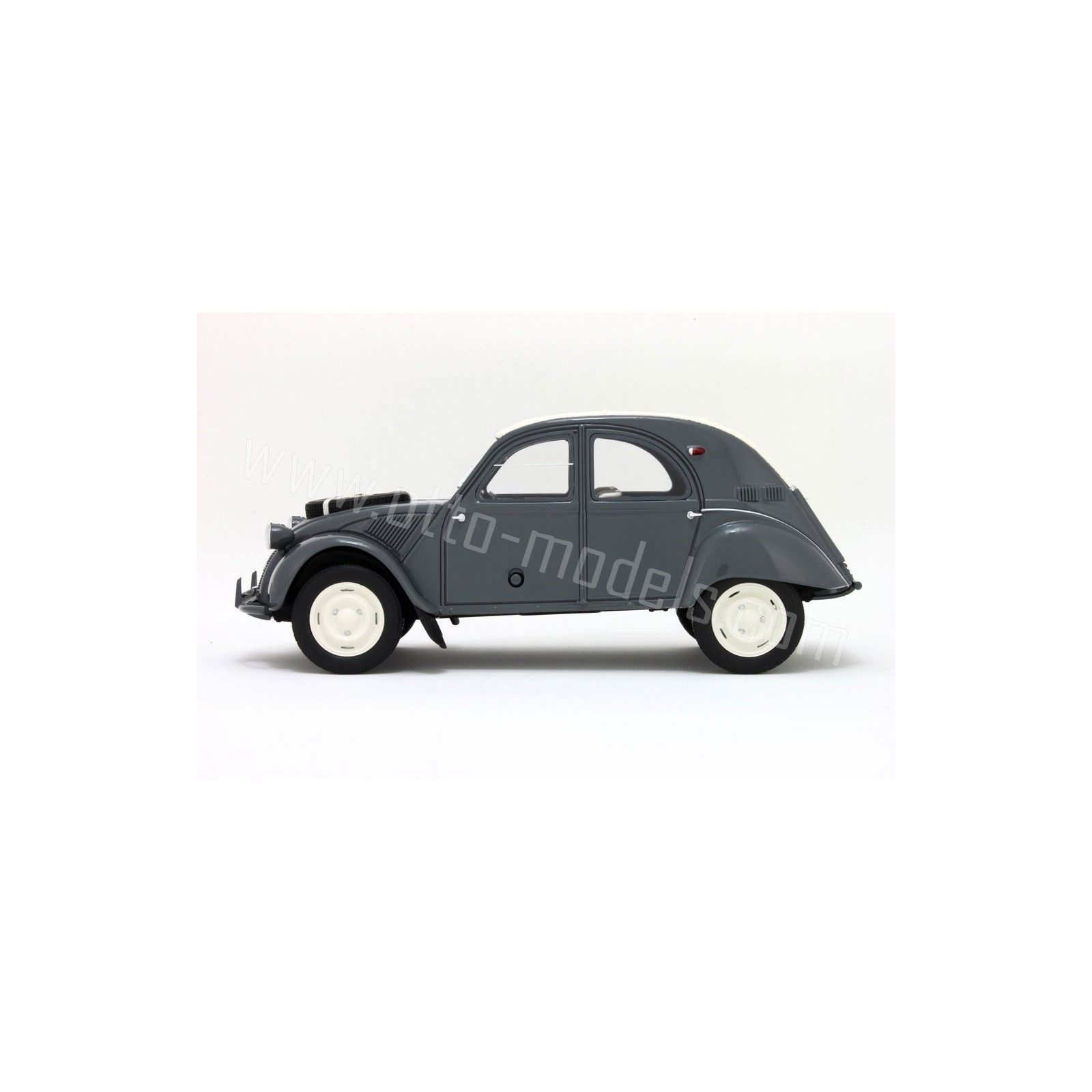 Citroën 2CV Sahara Gris Clair AC132 1961