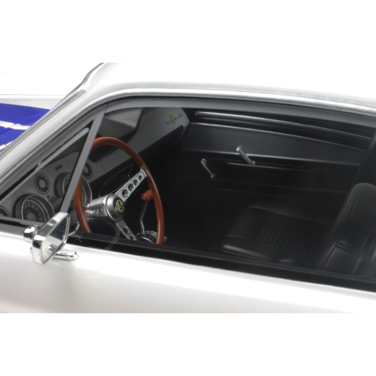 Shelby GT500 Wimbledon White and Blue stripes 1967