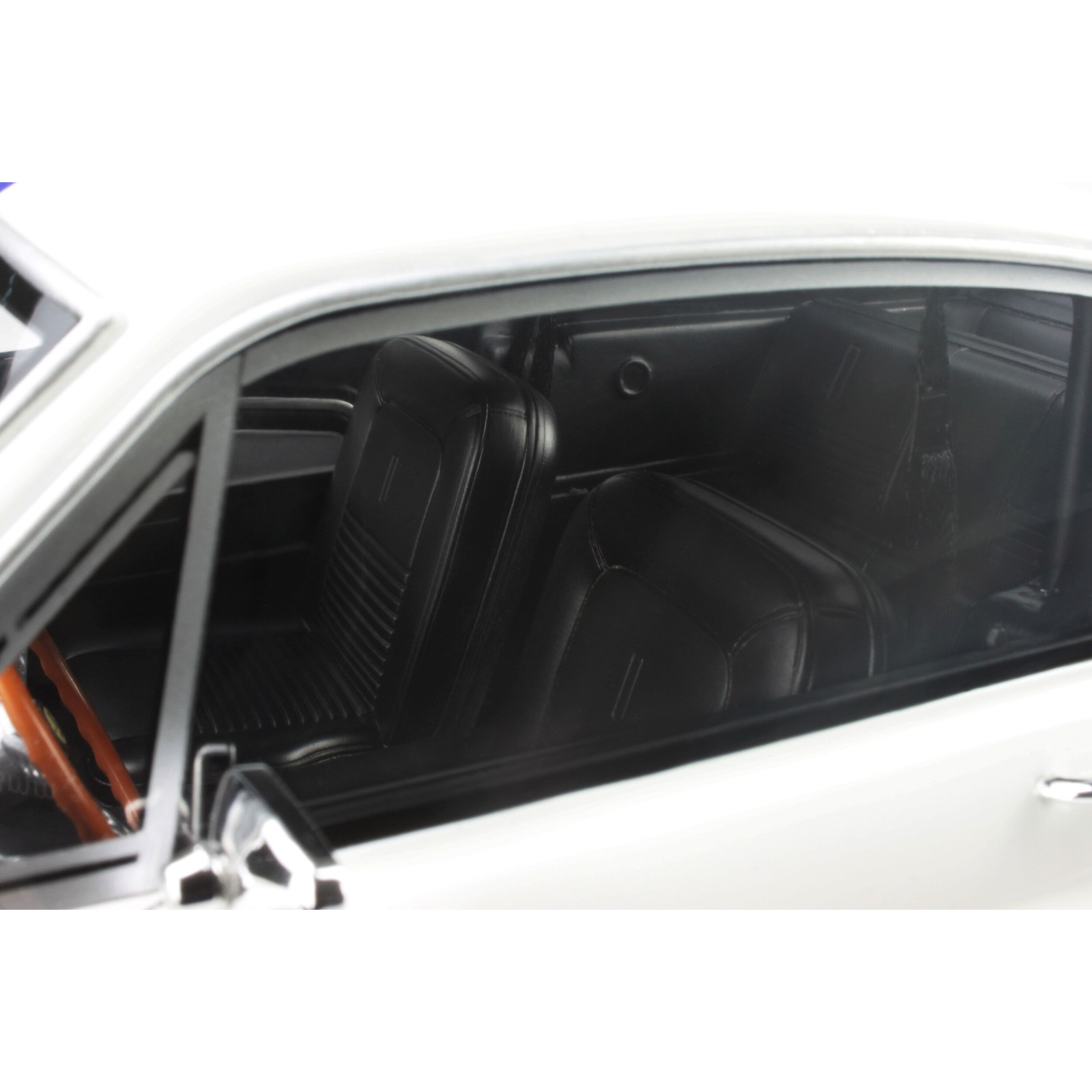 Shelby GT500 Wimbledon White and Blue stripes 1967