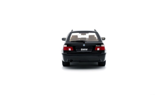 BMW E39 540 Touring M-Pack Black Saphire Metallic 475 2001