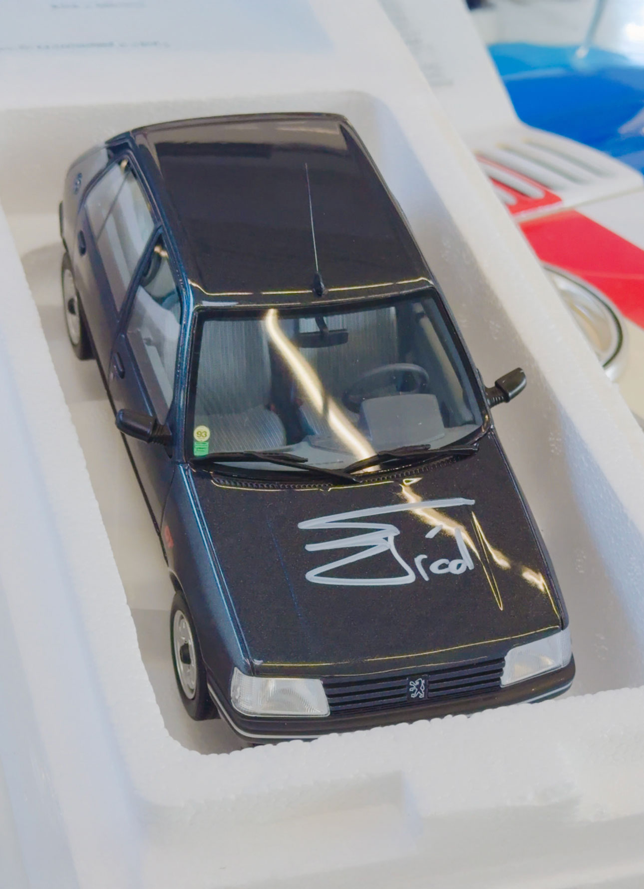 OttO Peugeot 205 GT 1993 1/18 - signe 01